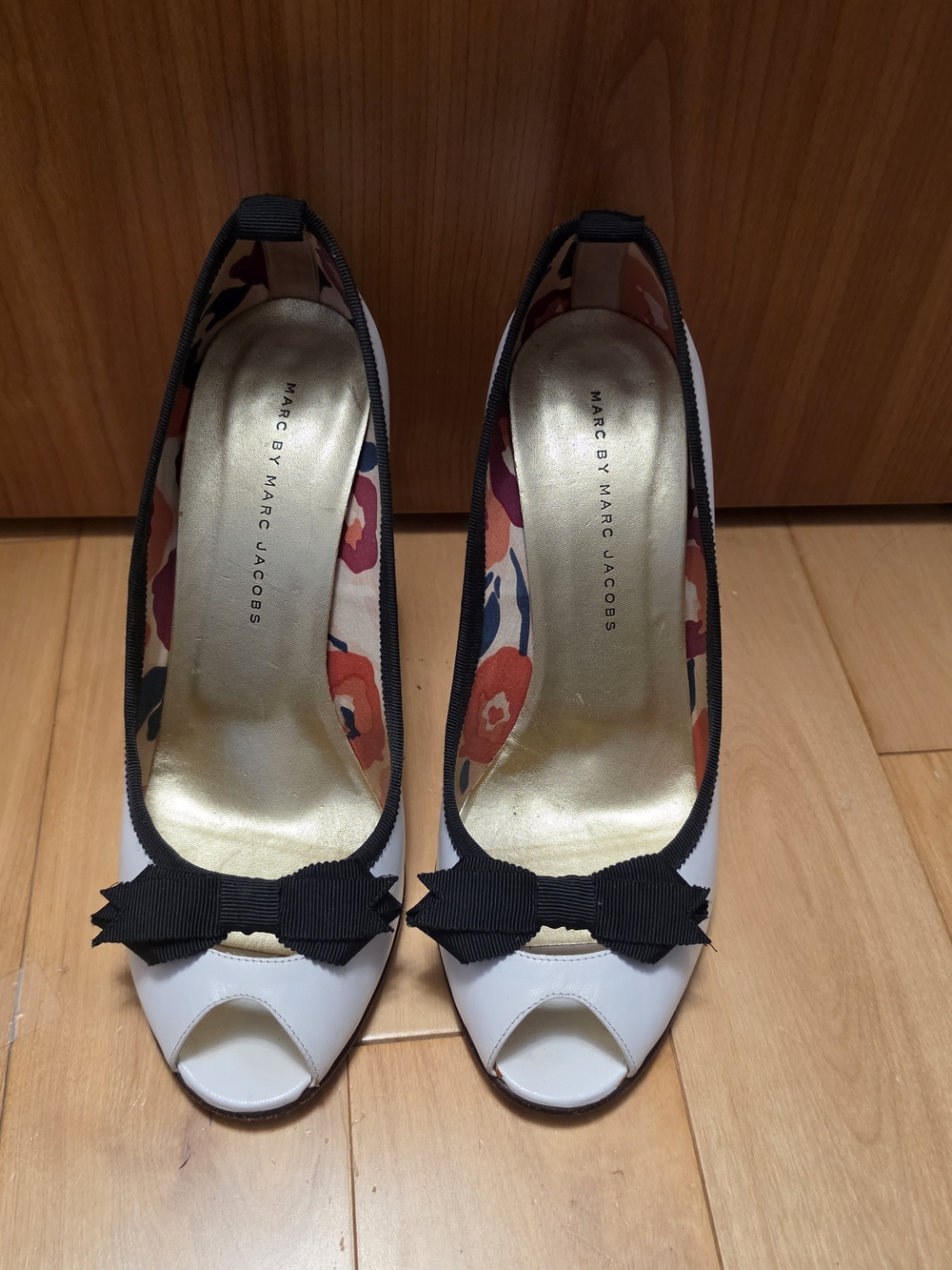 Marc by Marc Jacobs 4" White Peep-Toe Pumps with Black Bow Trim